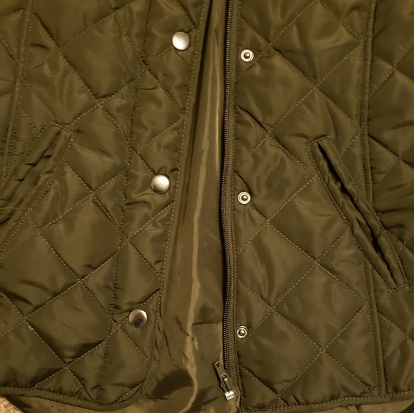 New Directions Quilted women's vest - Picture 4 of 4